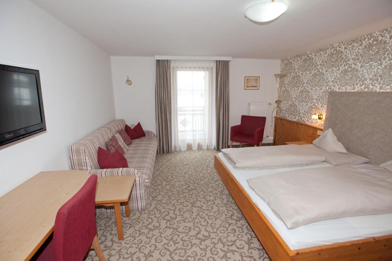 Hotel Goldener Adler Curon Venosta Ngoại thất bức ảnh