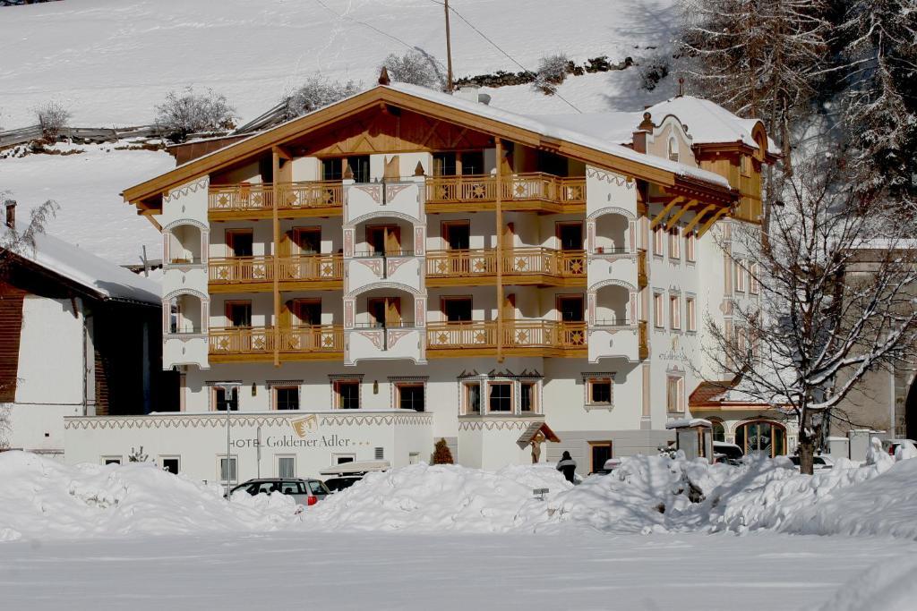 Hotel Goldener Adler Curon Venosta Ngoại thất bức ảnh