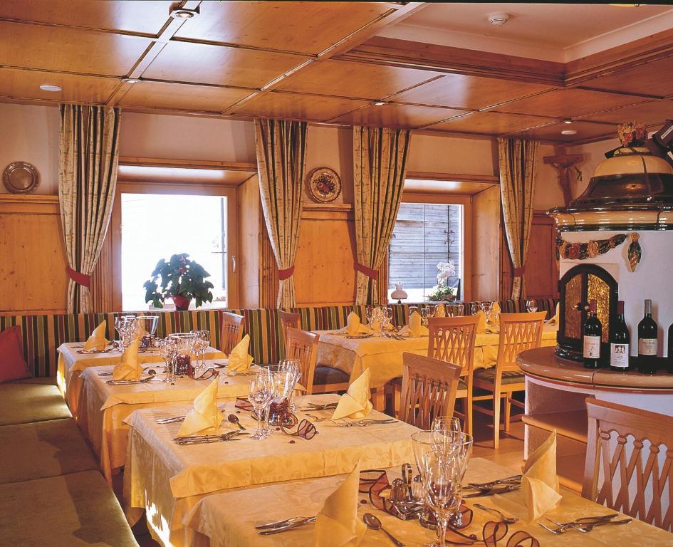 Hotel Goldener Adler Curon Venosta Ngoại thất bức ảnh