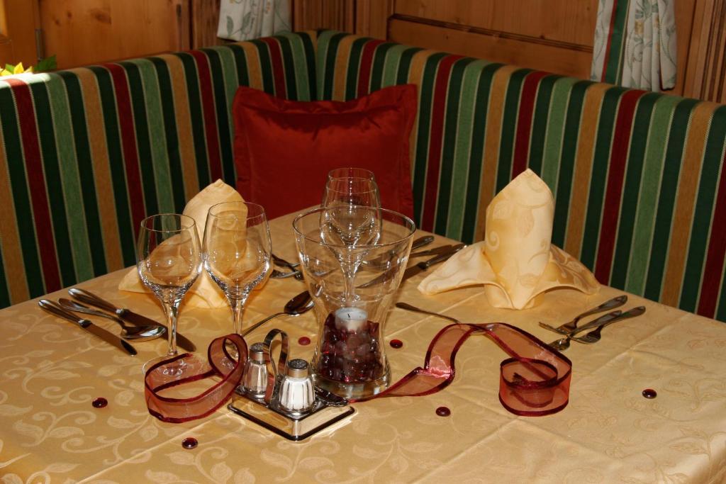 Hotel Goldener Adler Curon Venosta Ngoại thất bức ảnh
