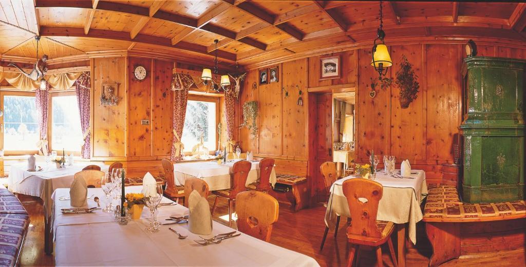 Hotel Goldener Adler Curon Venosta Ngoại thất bức ảnh