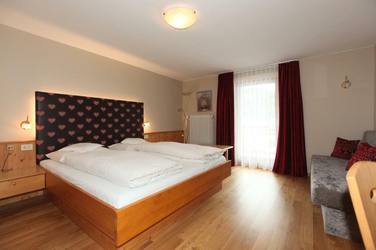 Hotel Goldener Adler Curon Venosta Ngoại thất bức ảnh