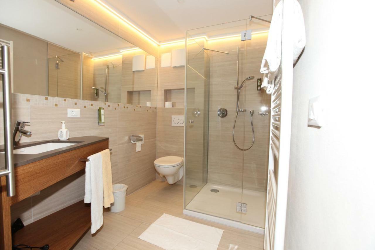 Hotel Goldener Adler Curon Venosta Ngoại thất bức ảnh