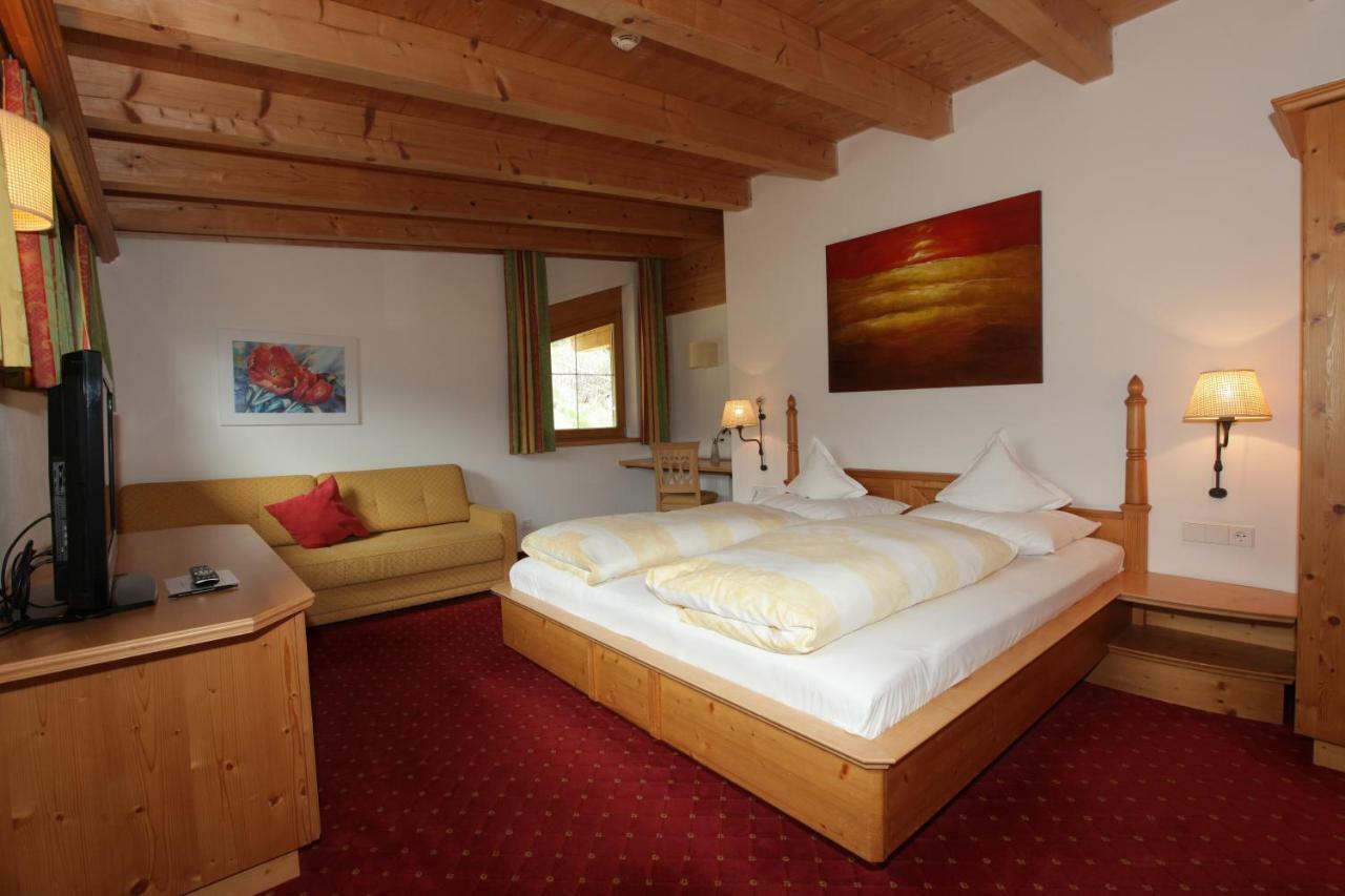 Hotel Goldener Adler Curon Venosta Ngoại thất bức ảnh